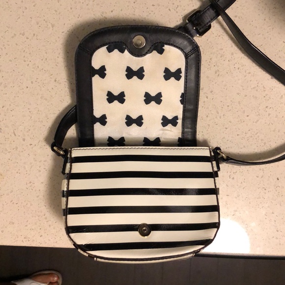 Kate Spade Stripped Crossbody Purse w/Bow - Picture 4 of 6